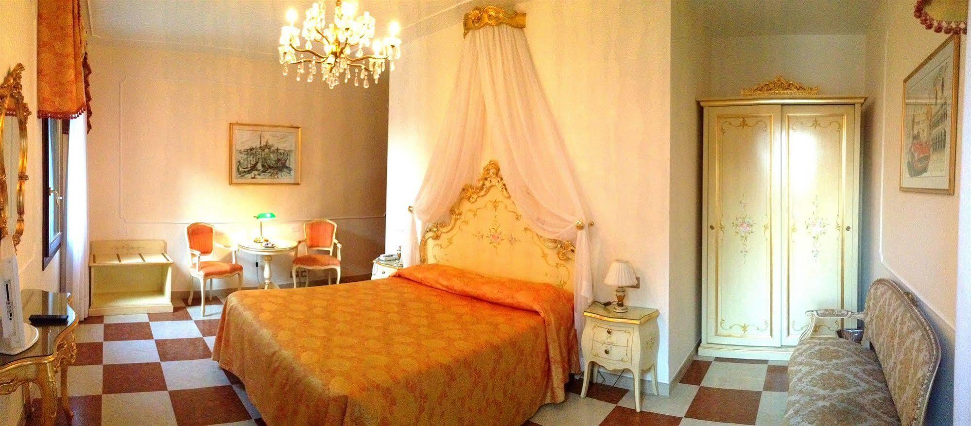Hotel Bernardi Semenzato Venesia Bagian luar foto